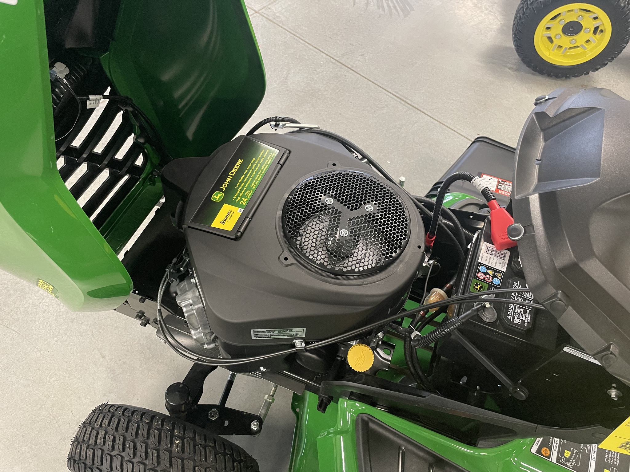 2025 John Deere X580 Image 7