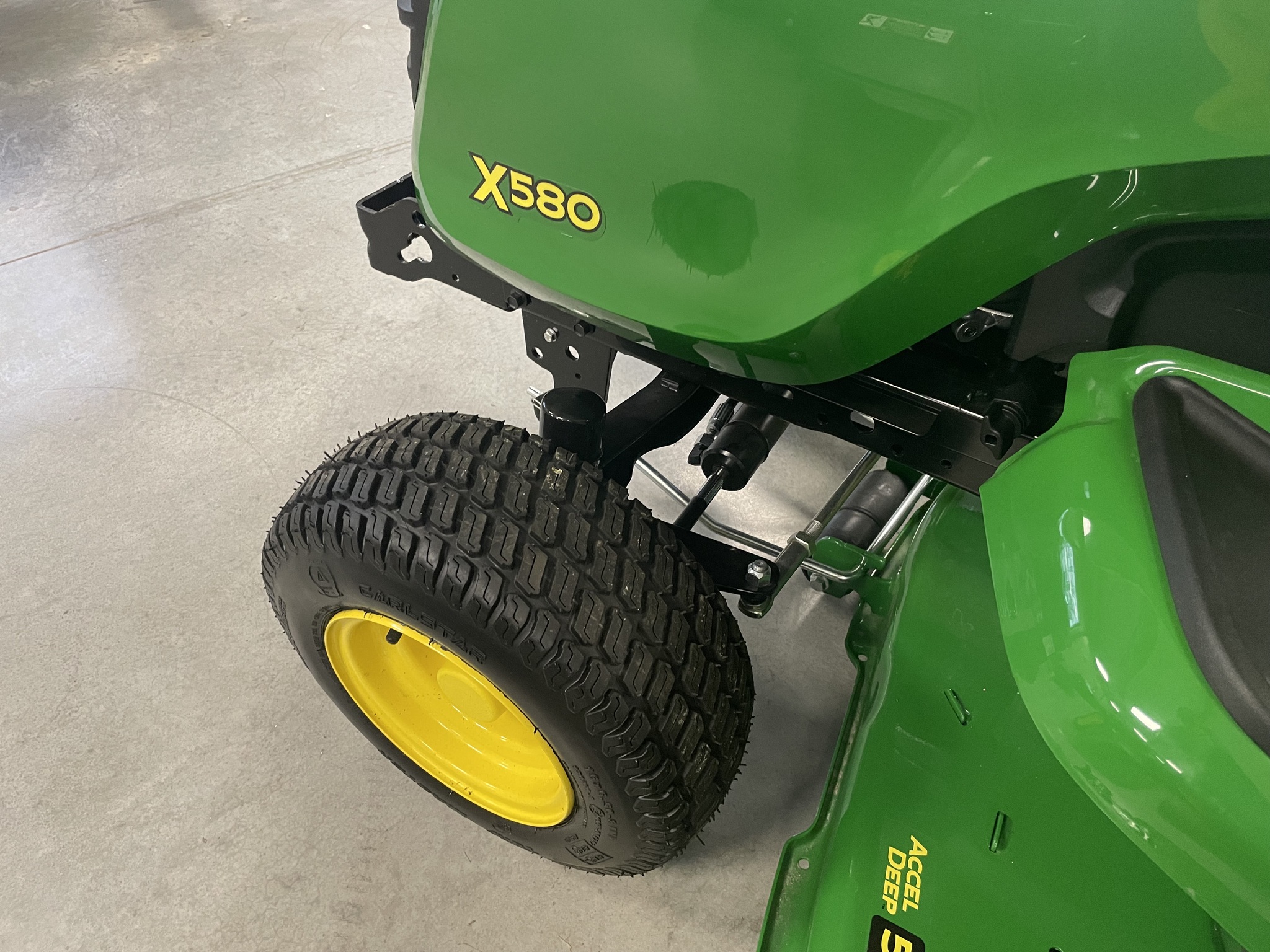 2025 John Deere X580 Image 8