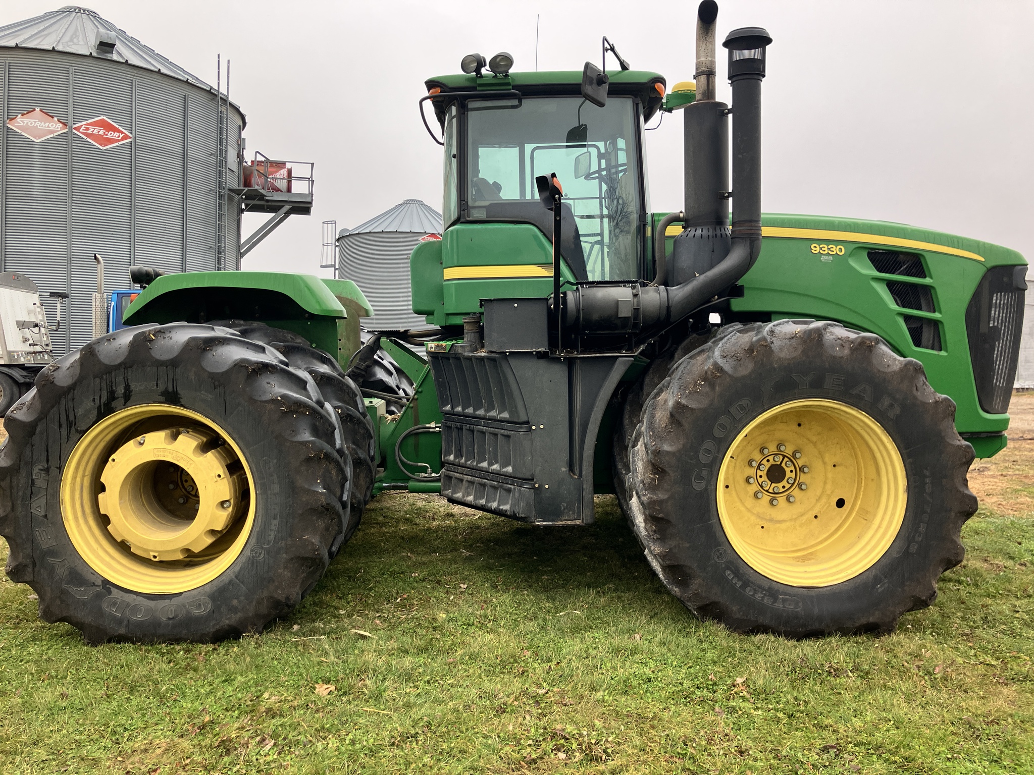 2011 John Deere 9330 Image 4