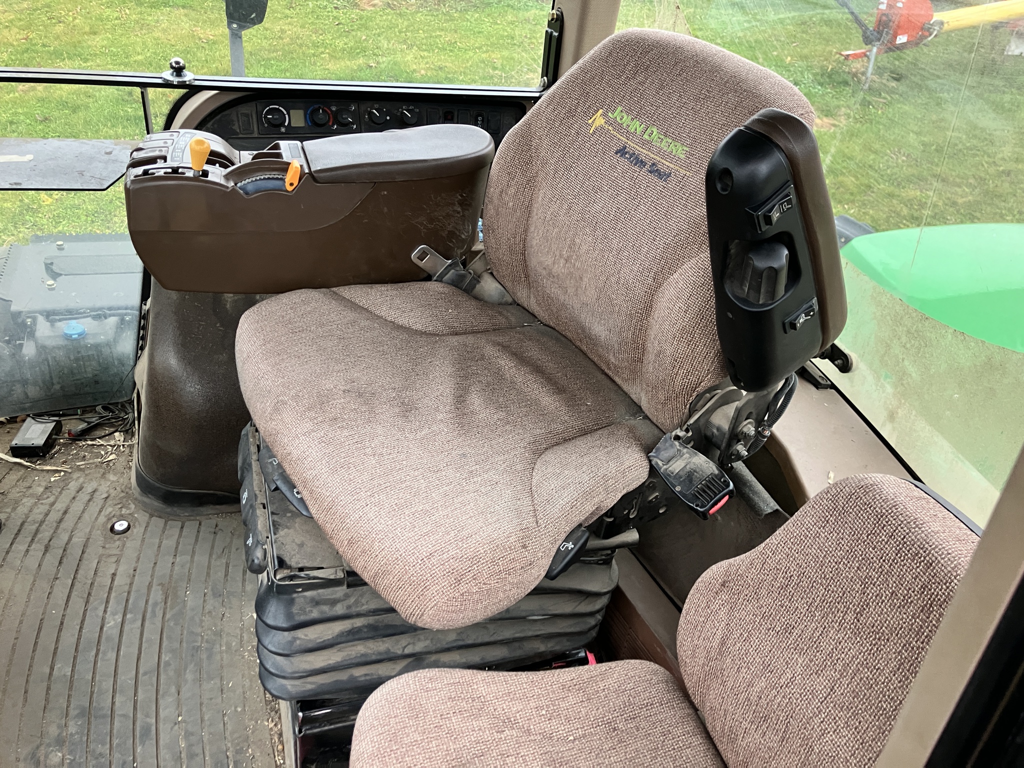 2011 John Deere 9330 Image 21