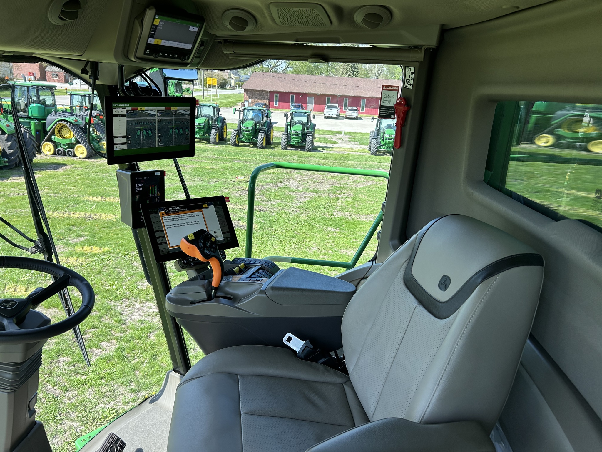  2025 John Deere S7 800 at Heritage Tractor in Galesburg, IL