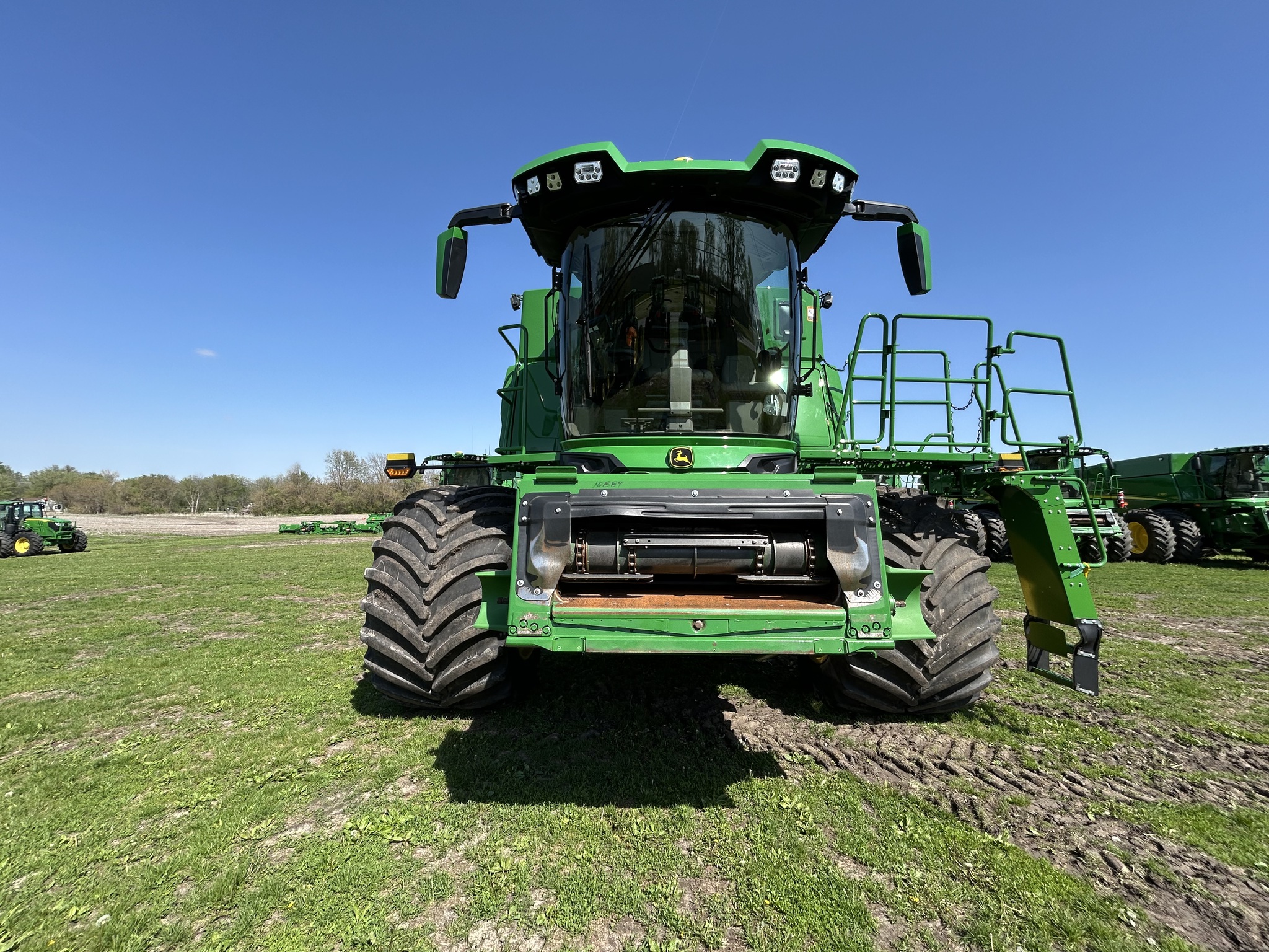  2025 John Deere S7 800 at Heritage Tractor in Galesburg, IL