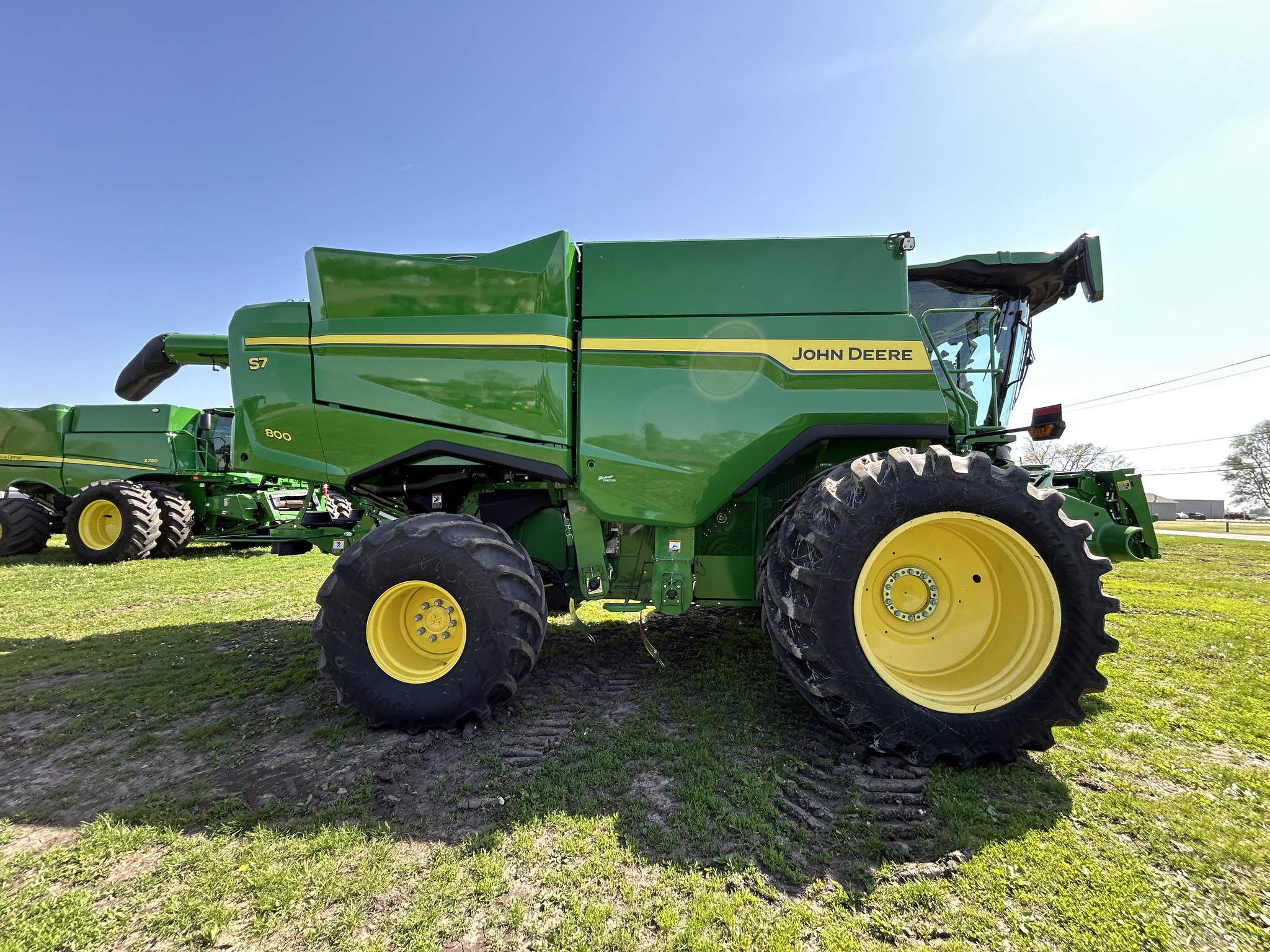  2025 John Deere S7 800 at Heritage Tractor in Galesburg, IL