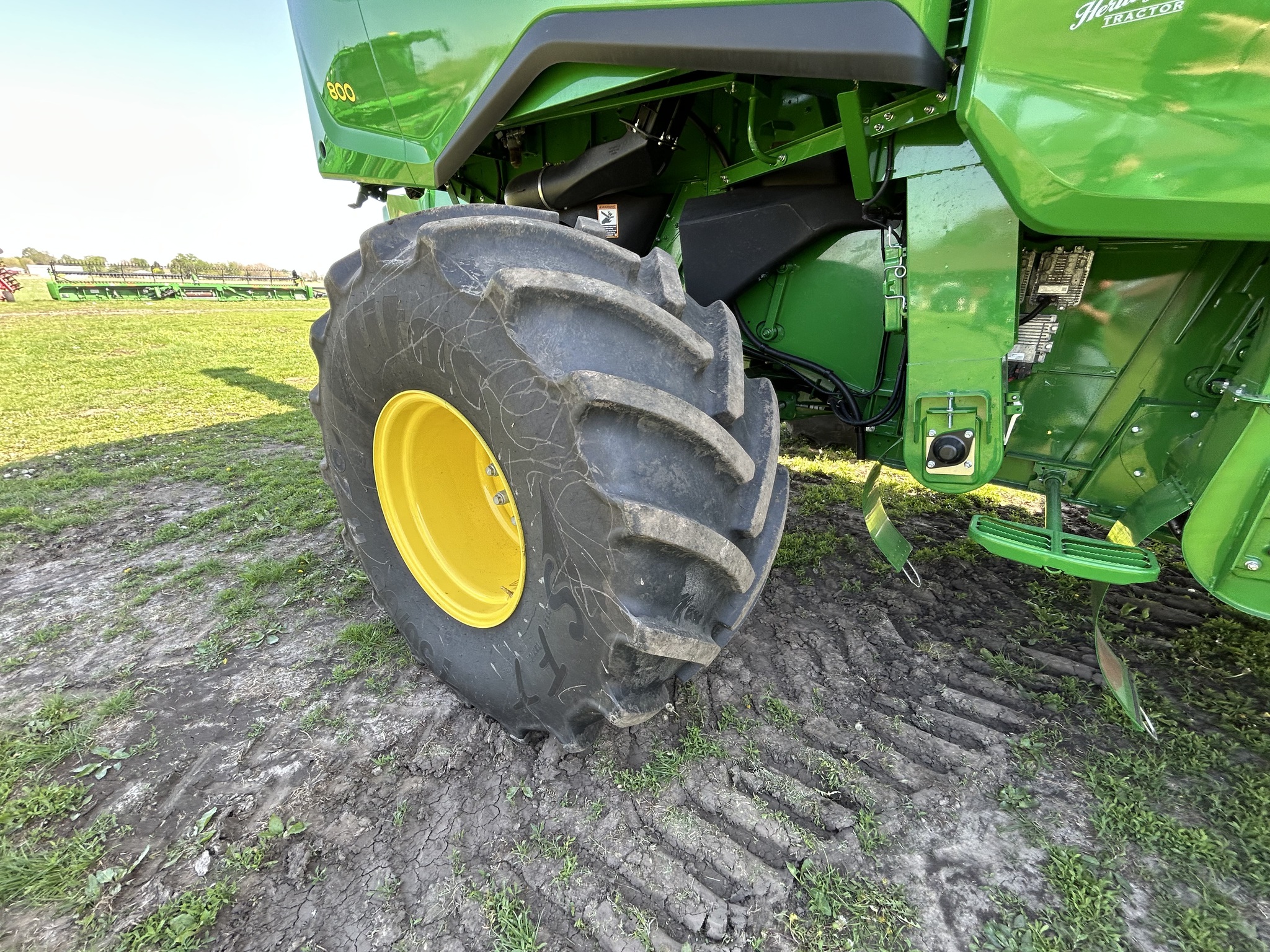  2025 John Deere S7 800 at Heritage Tractor in Galesburg, IL