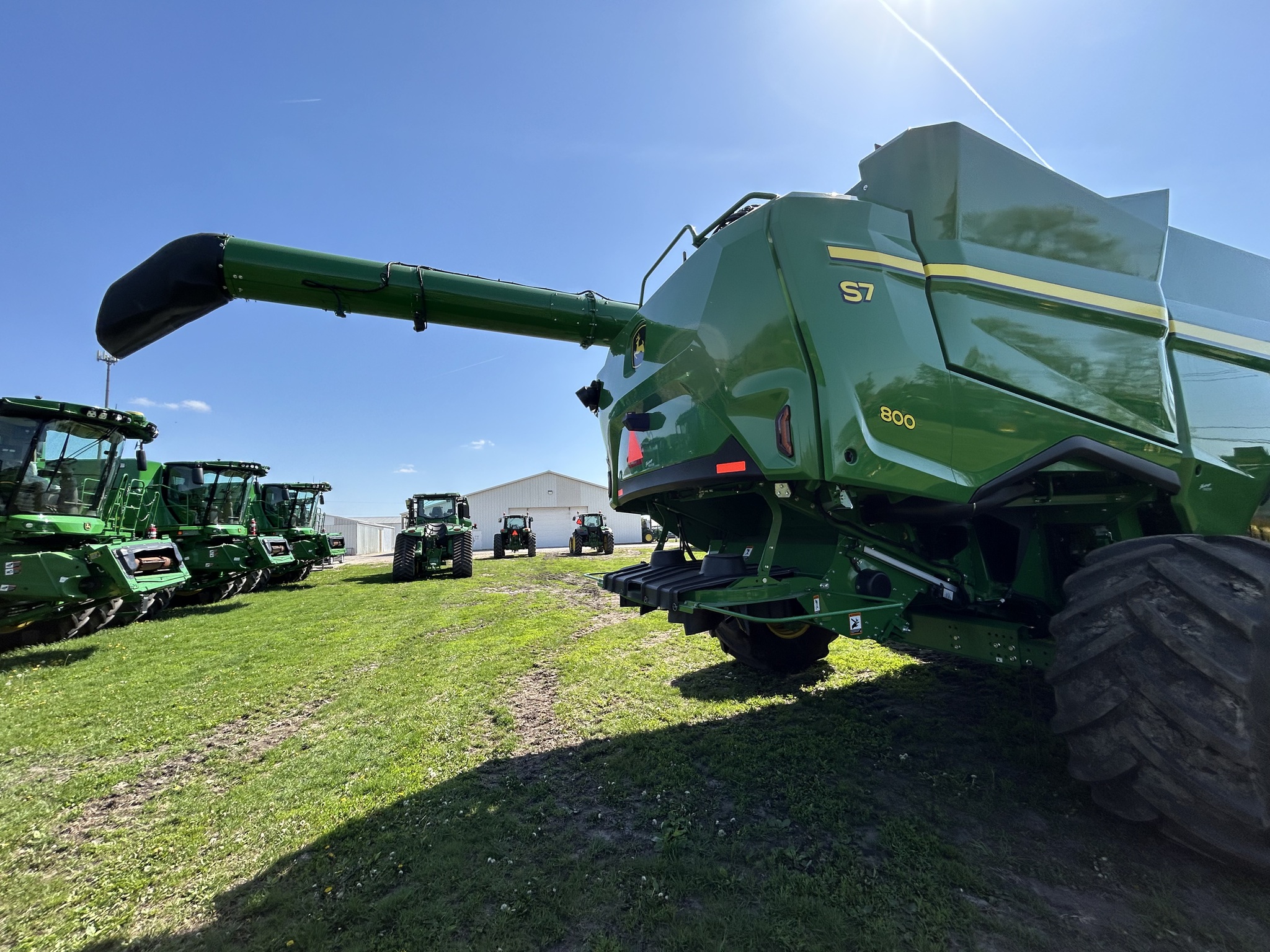  2025 John Deere S7 800 at Heritage Tractor in Galesburg, IL