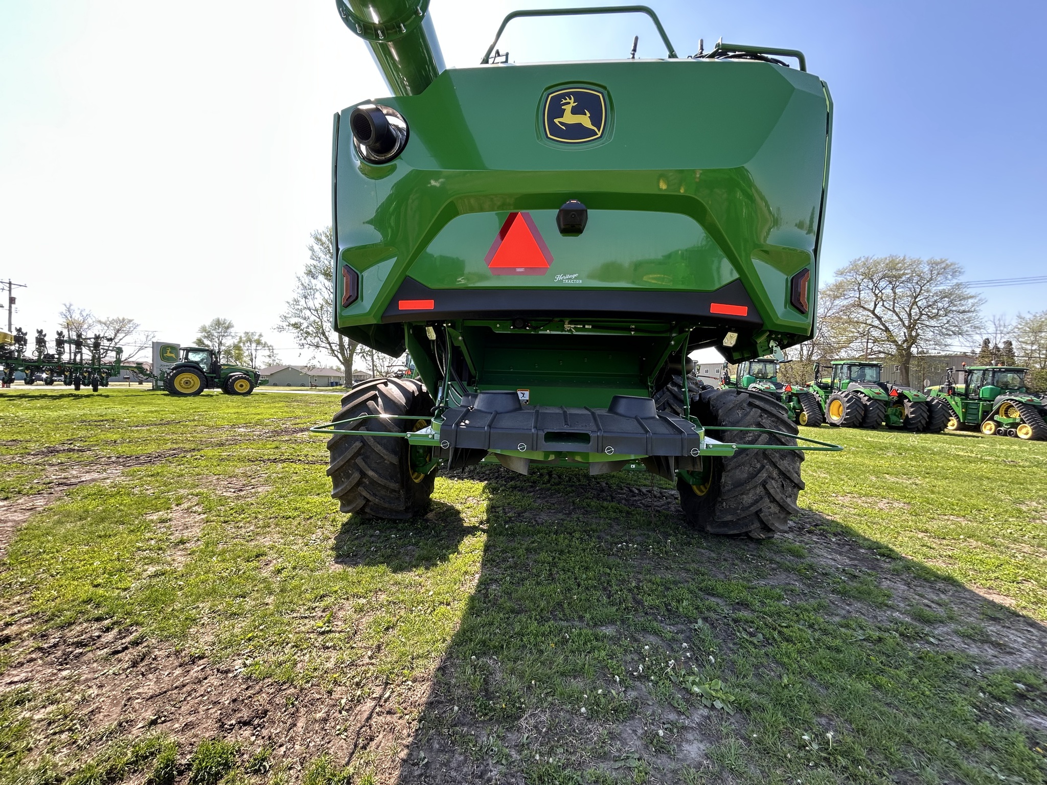  2025 John Deere S7 800 at Heritage Tractor in Galesburg, IL