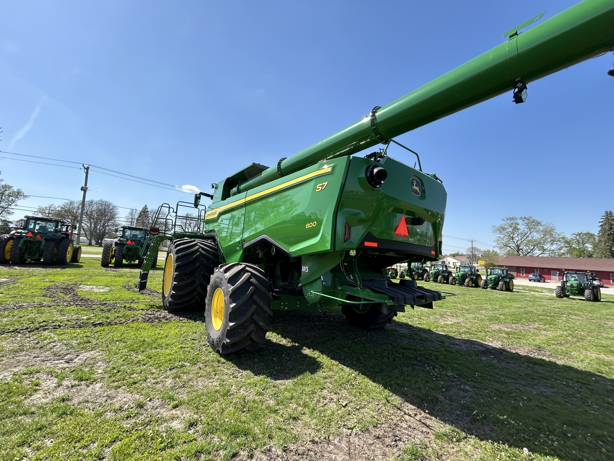  2025 John Deere S7 800 at Heritage Tractor in Galesburg, IL