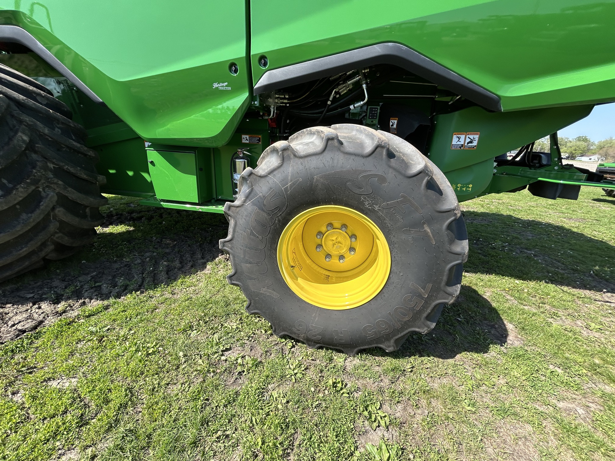  2025 John Deere S7 800 at Heritage Tractor in Galesburg, IL