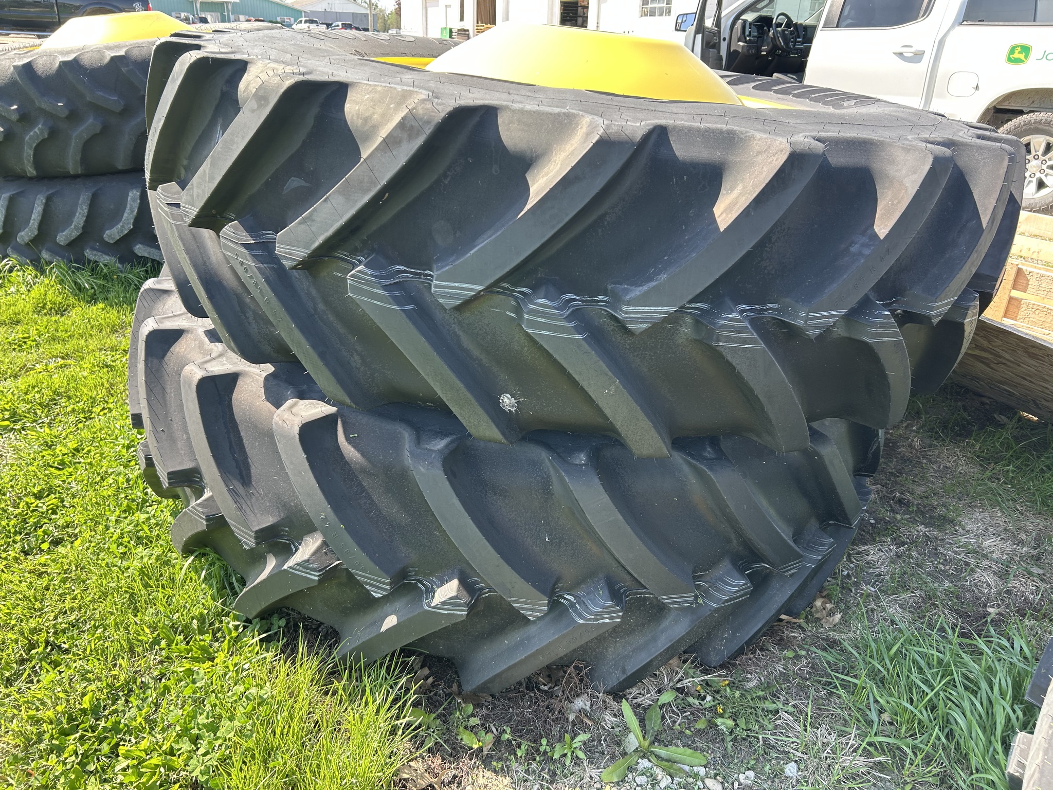  2025 John Deere S7 800 at Heritage Tractor in Galesburg, IL