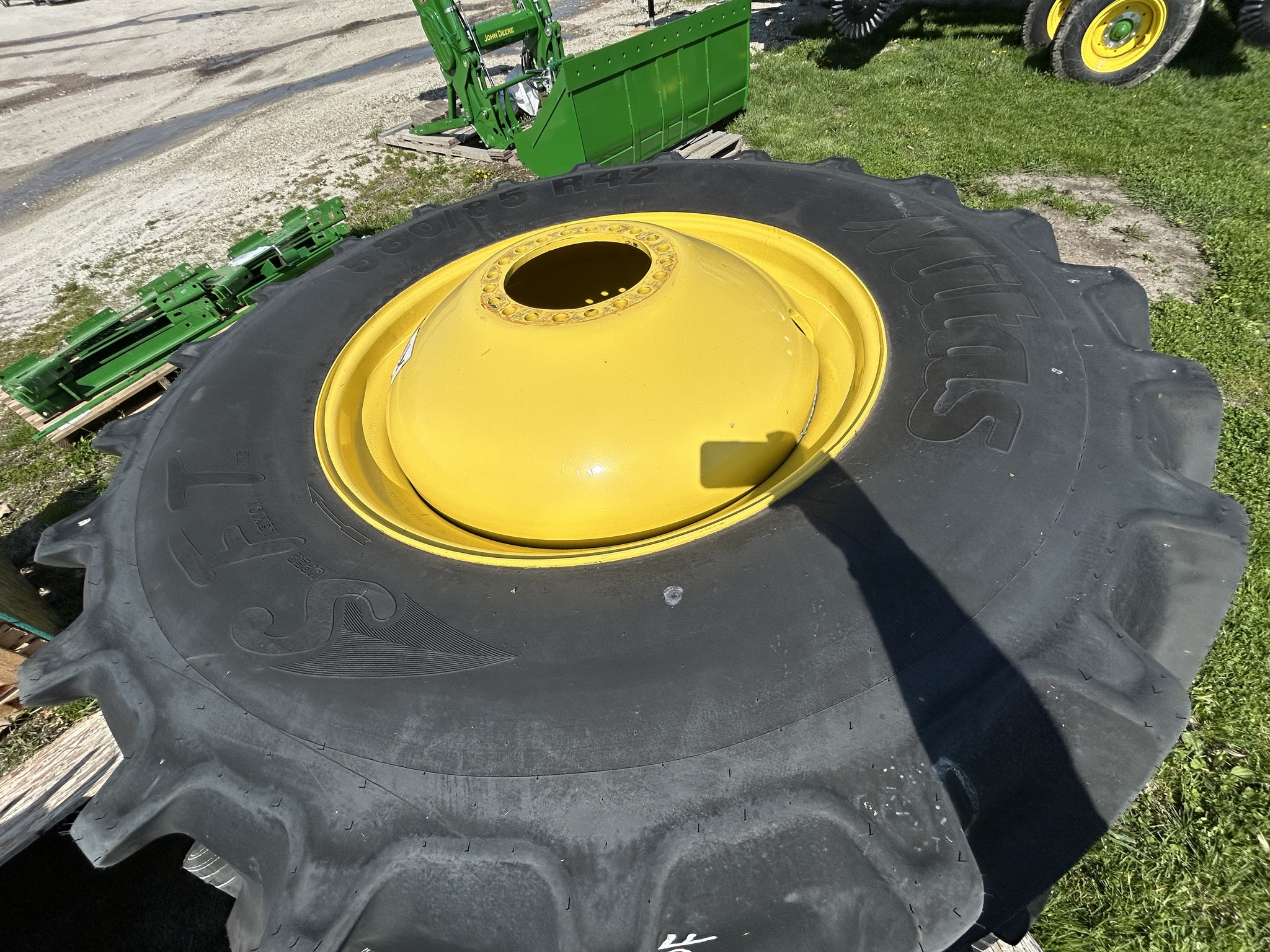  2025 John Deere S7 800 at Heritage Tractor in Galesburg, IL