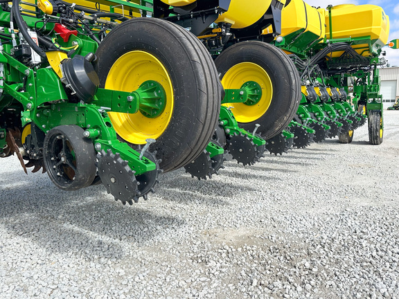 2025 John-Deere 1775NT