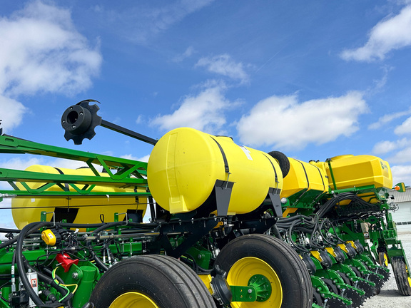 2025 John-Deere 1775NT