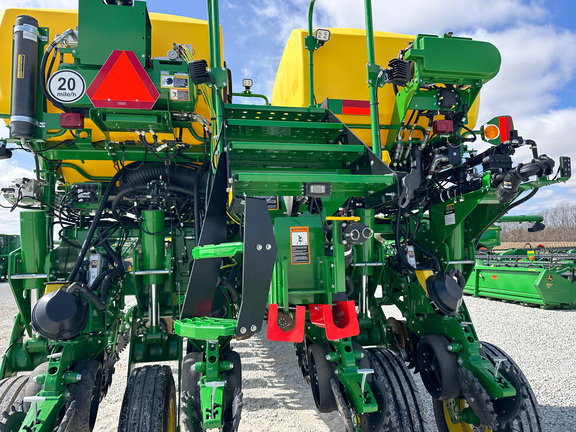 2025 John-Deere 1775NT