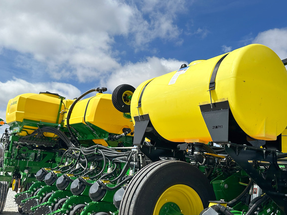 2025 John-Deere 1775NT