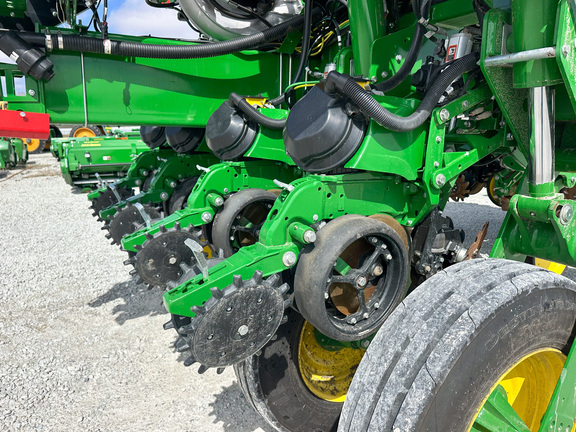 2025 John-Deere 1775NT