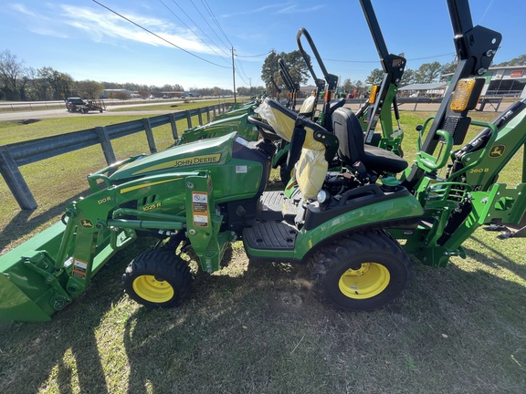 2024 John Deere 1025R Photo 3