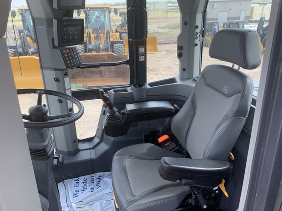 2024 John Deere 544 P