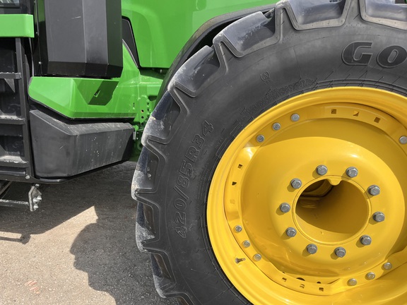 2025 John Deere 8R 340 - Photo13