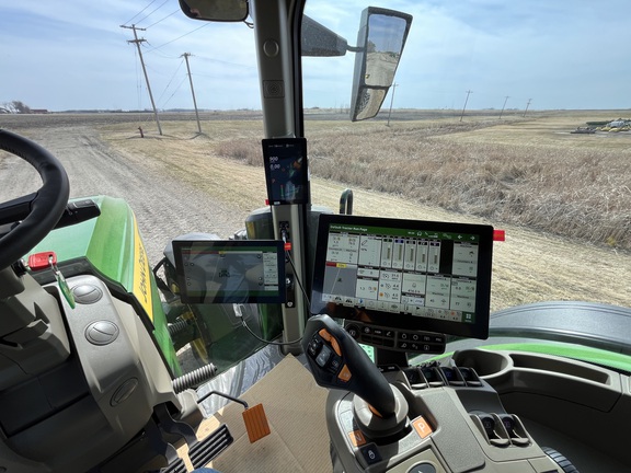 2025 John Deere 8R 340 - Photo35