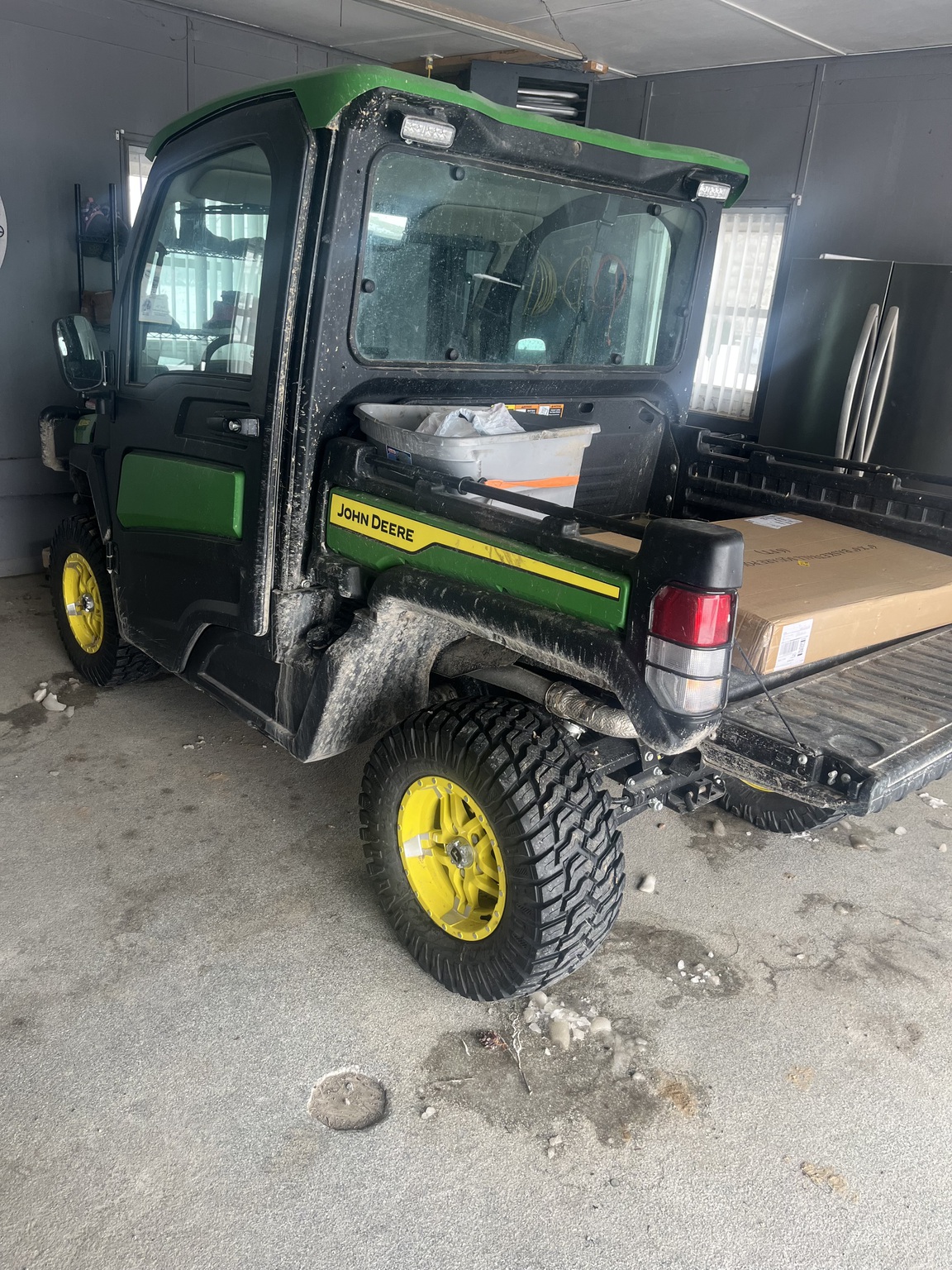 2024 John Deere XUV 835R Image 3