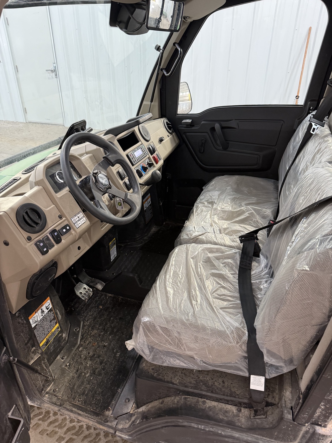 2024 John Deere XUV 835R Image 6