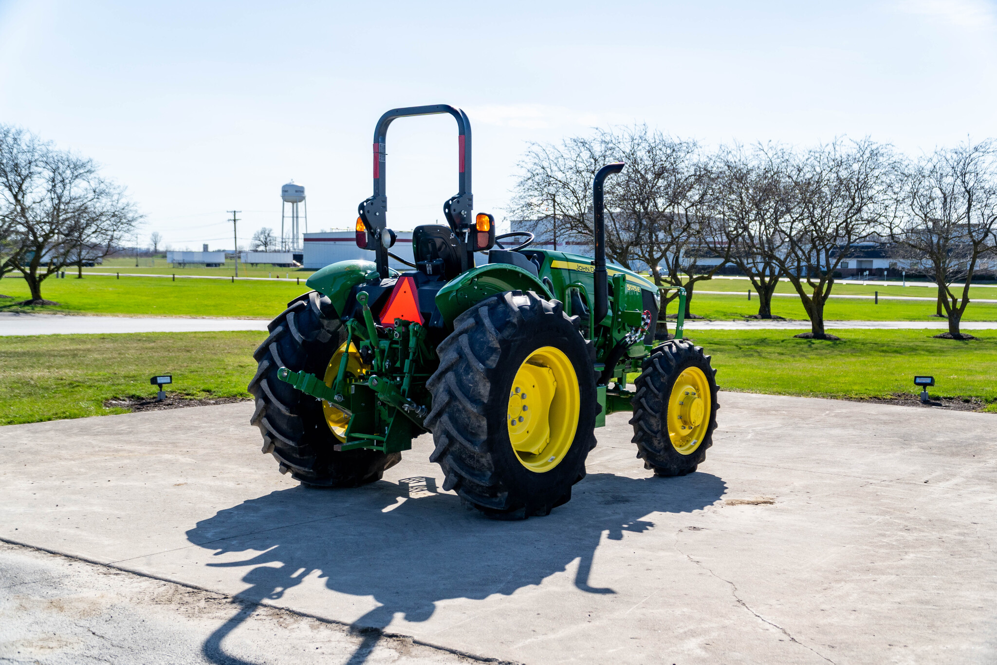 Used 2022 John Deere 5075E Utility Tractors at Koenig Equipment in Anna, OH - PhotoXL4