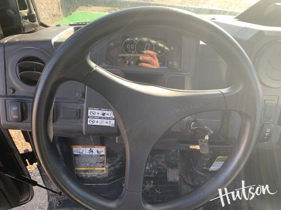 Photo of 2024 John Deere XUV 835M