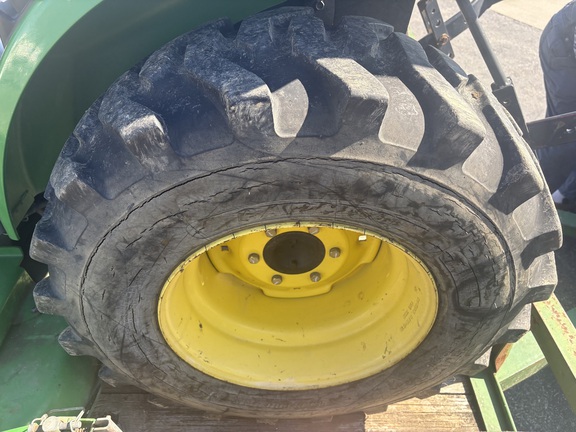 Photo of 2007 John Deere 2320