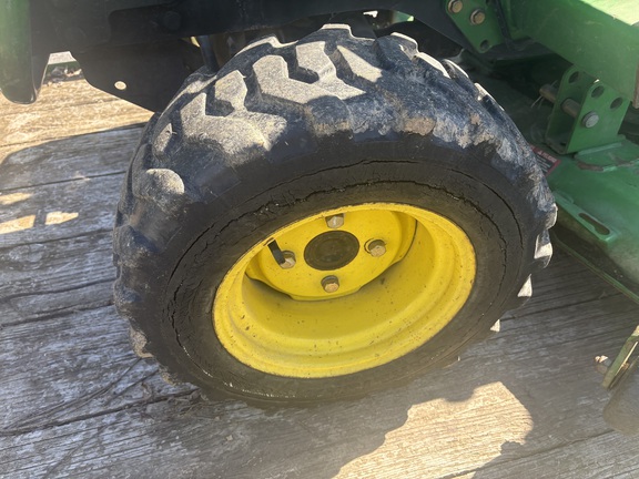 Photo of 2007 John Deere 2320