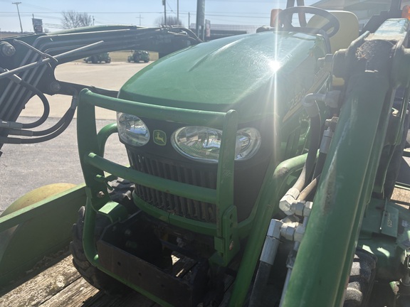 Photo of 2007 John Deere 2320