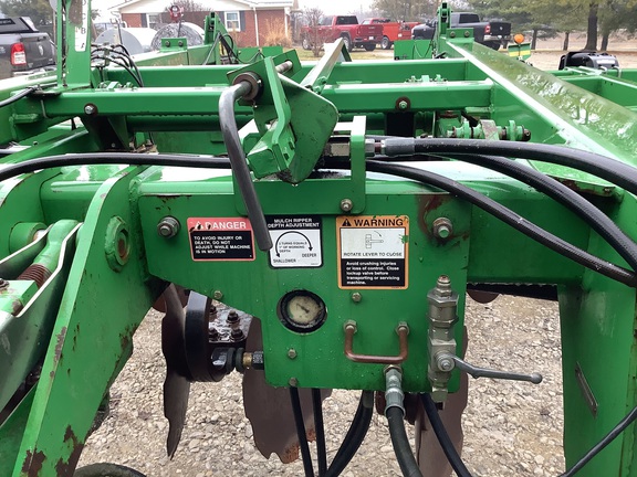 Photo of 2003 John Deere 2700