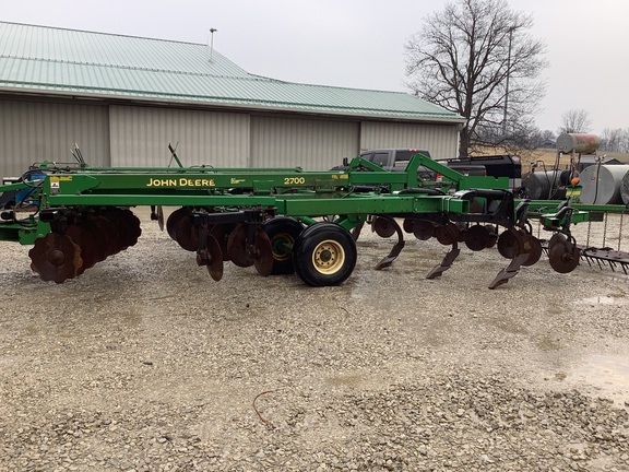 Photo of 2003 John Deere 2700