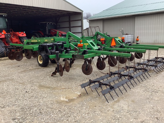 Photo of 2003 John Deere 2700