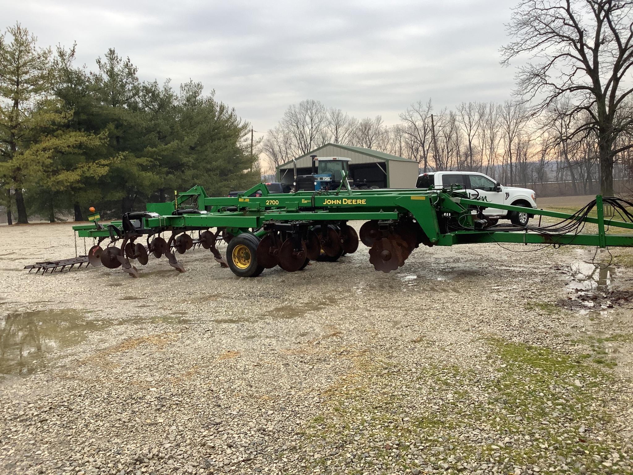 2003 John Deere 2700