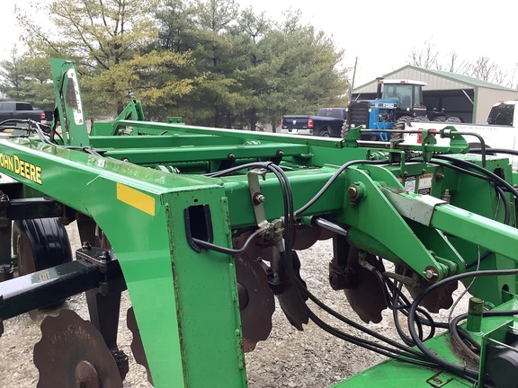 Photo of 2003 John Deere 2700