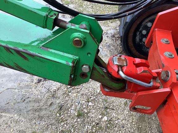 Photo of 2003 John Deere 2700