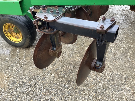 Photo of 2003 John Deere 2700