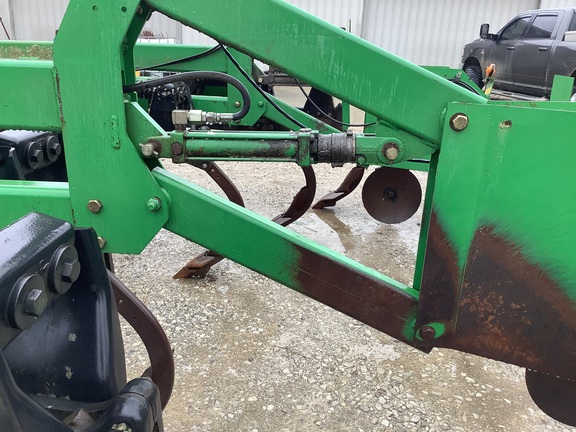 Photo of 2003 John Deere 2700