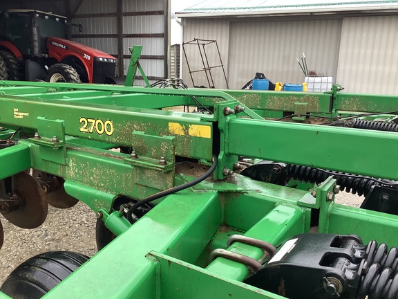 Photo of 2003 John Deere 2700