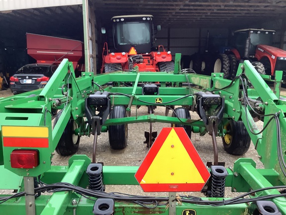 Photo of 2003 John Deere 2700