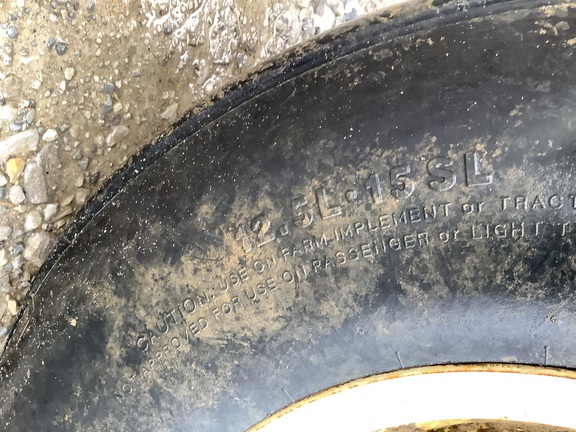 Photo of 2003 John Deere 2700