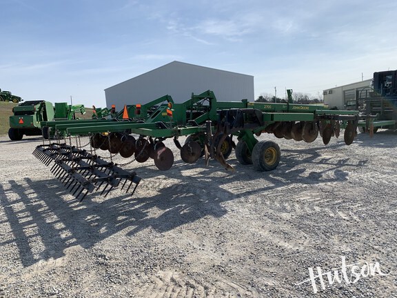 Photo of 2003 John Deere 2700