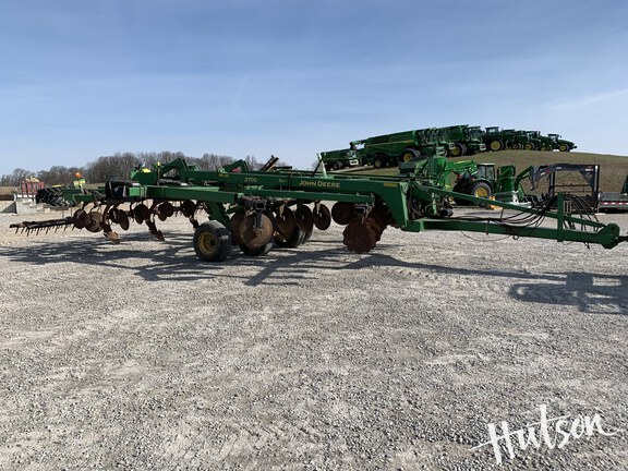 Photo of 2003 John Deere 2700