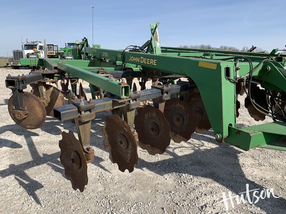 Photo of 2003 John Deere 2700