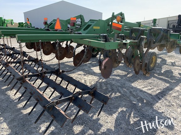 Photo of 2003 John Deere 2700