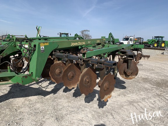 Photo of 2003 John Deere 2700