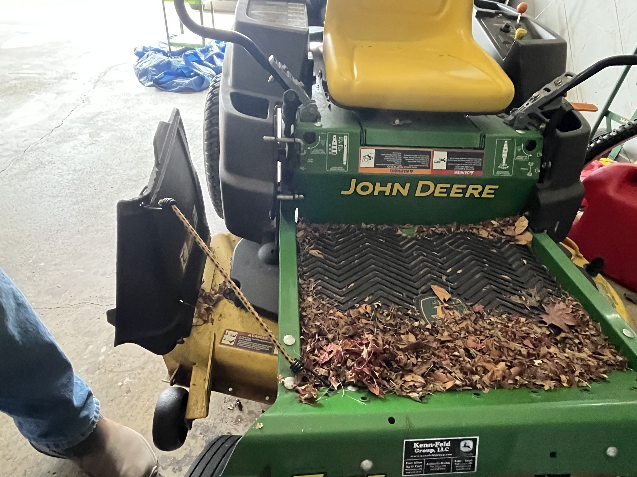 2011 John Deere Z425 Image 1