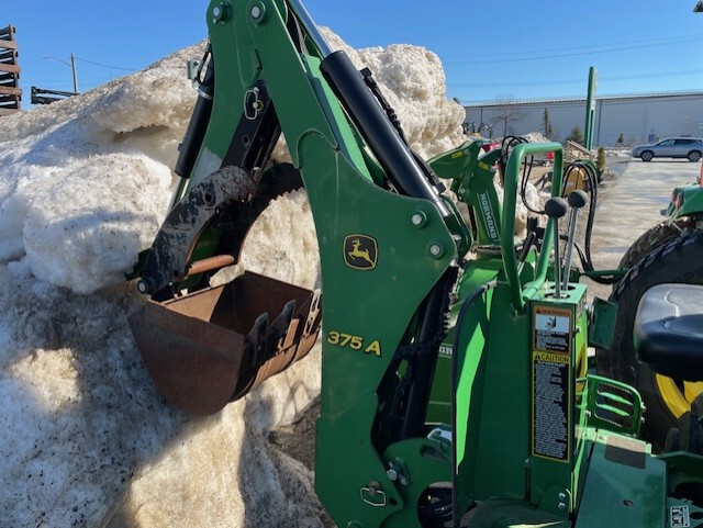 2018 John Deere 3046R Image 2