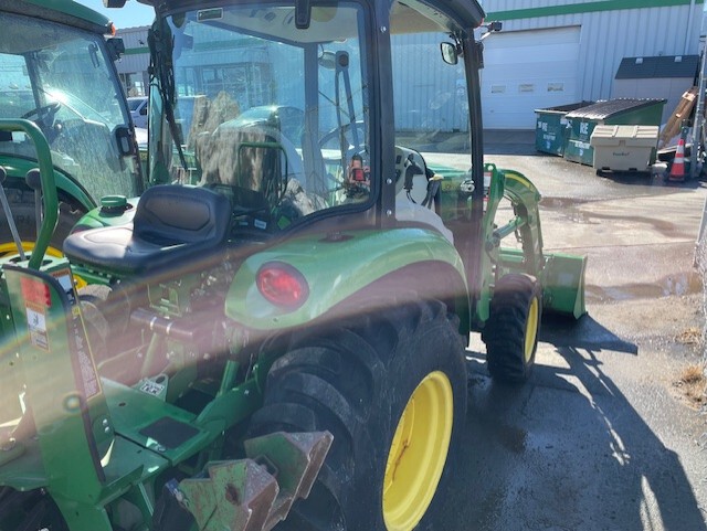 2018 John Deere 3046R Image 6