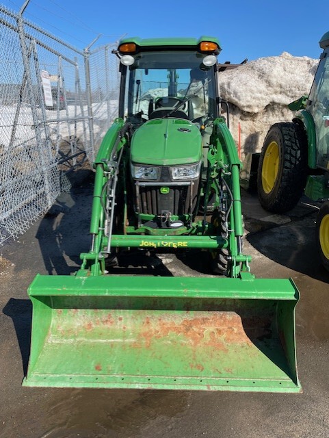 2018 John Deere 3046R Image 5